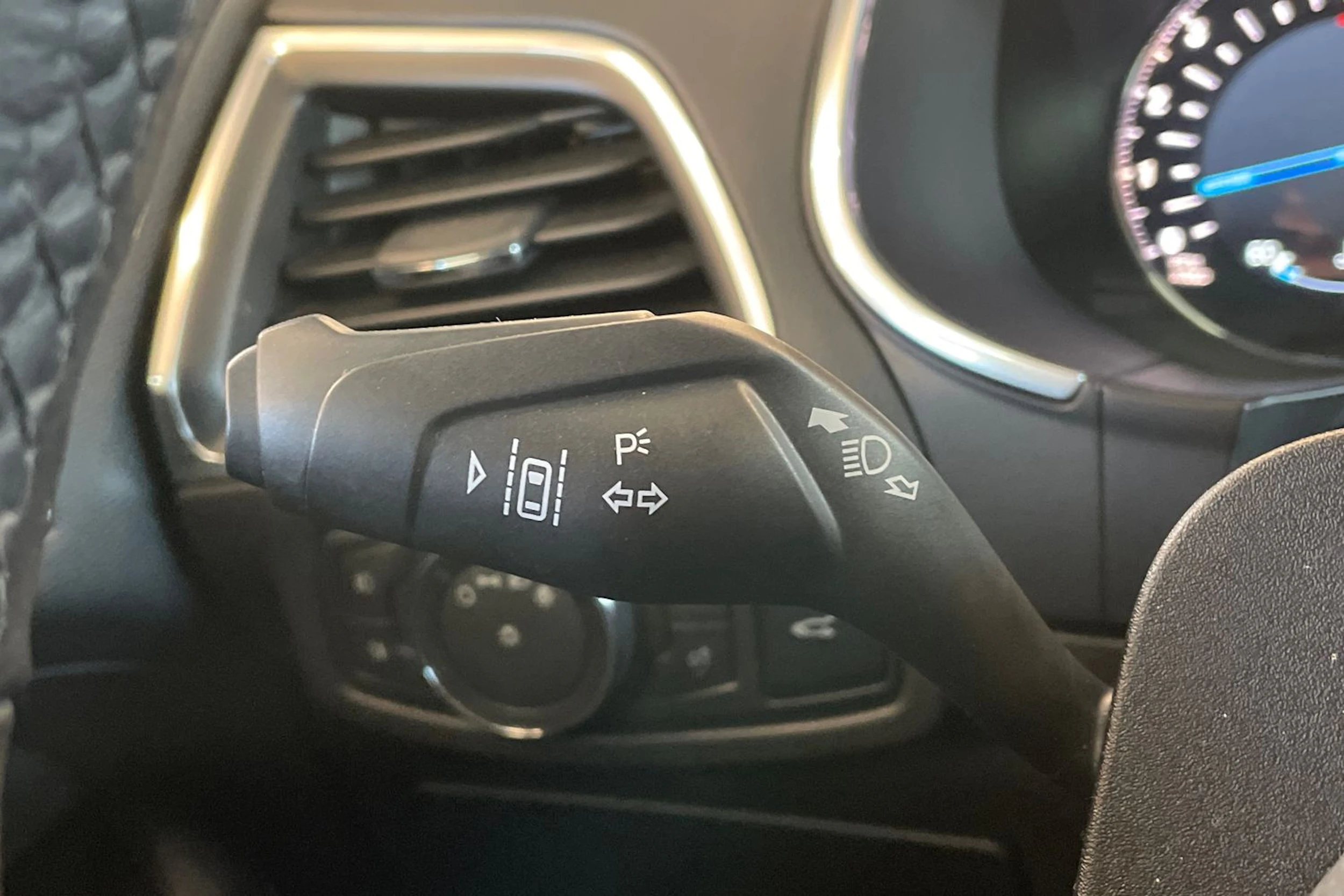 valkoinen Ford Edge 2016 kuva 14.