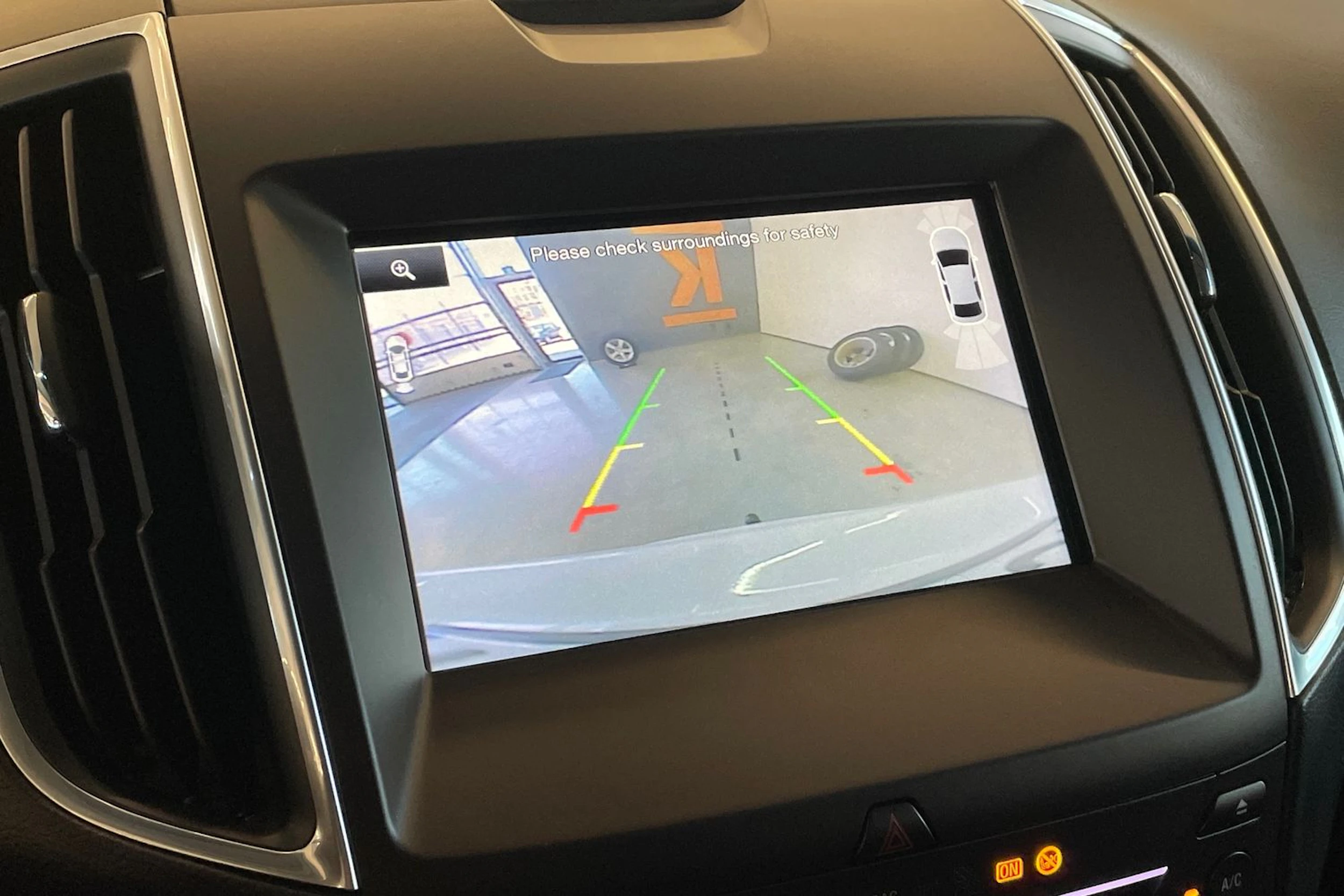 valkoinen Ford Edge 2016 kuva 16.