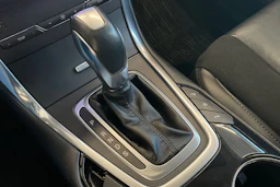 valkoinen Ford Edge 2016 kuva 18.