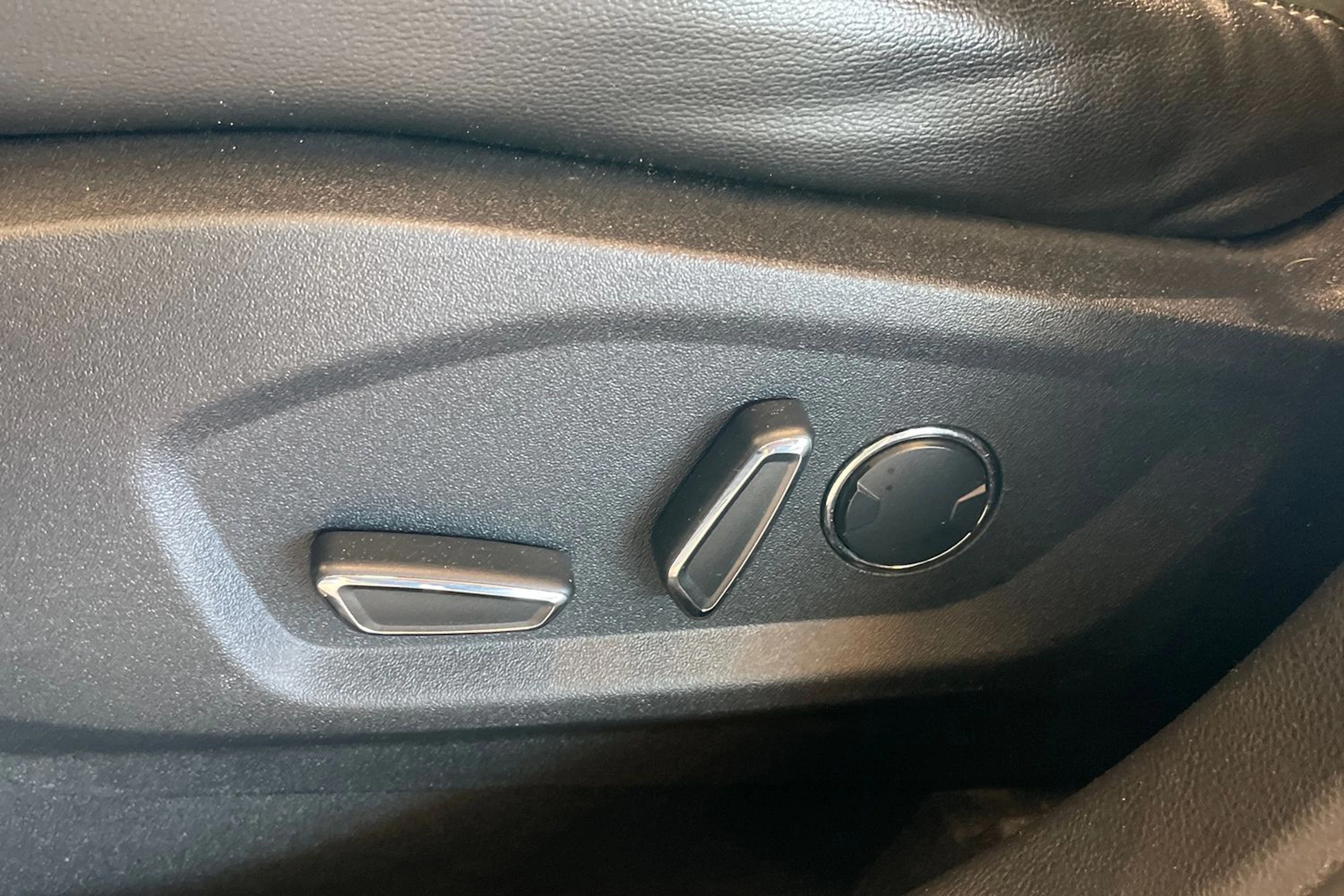 valkoinen Ford Edge 2016 kuva 20.