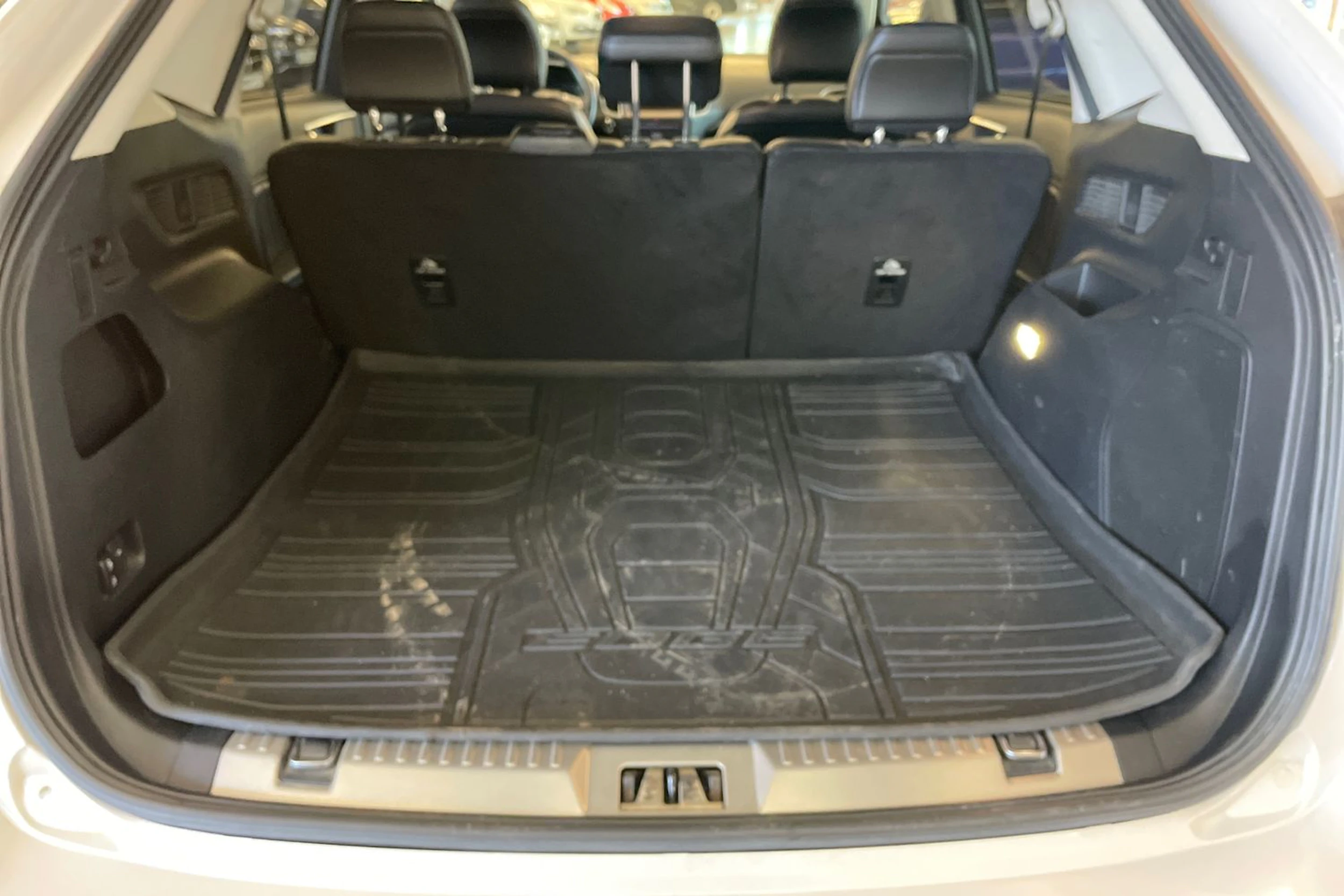 valkoinen Ford Edge 2016 kuva 22.