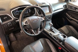 Oranssi Ford Edge 2016 kuva 7.