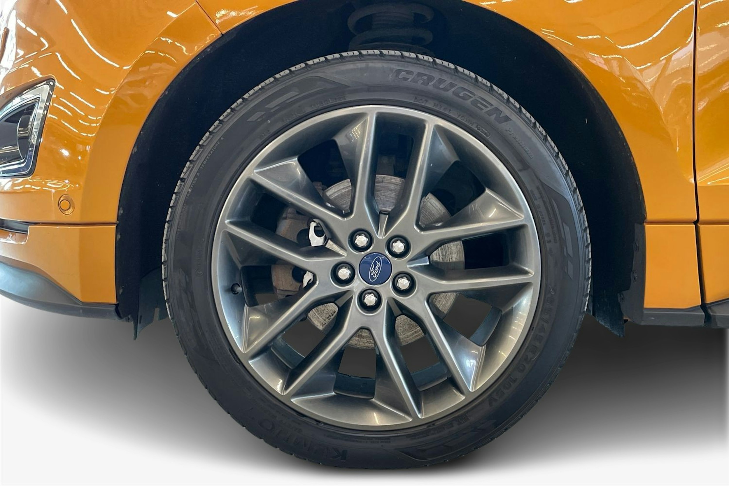 Oranssi Ford Edge 2016 kuva 11.