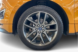 Oranssi Ford Edge 2016 kuva 11.