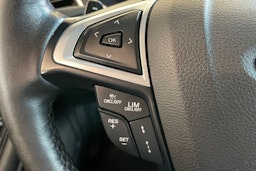 Oranssi Ford Edge 2016 kuva 17.