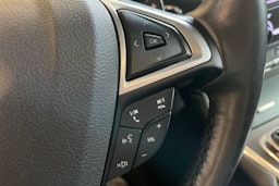Oranssi Ford Edge 2016 kuva 19.