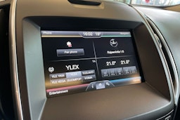 Oranssi Ford Edge 2016 kuva 25.
