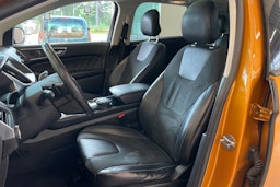 Oranssi Ford Edge 2016 kuva 32.