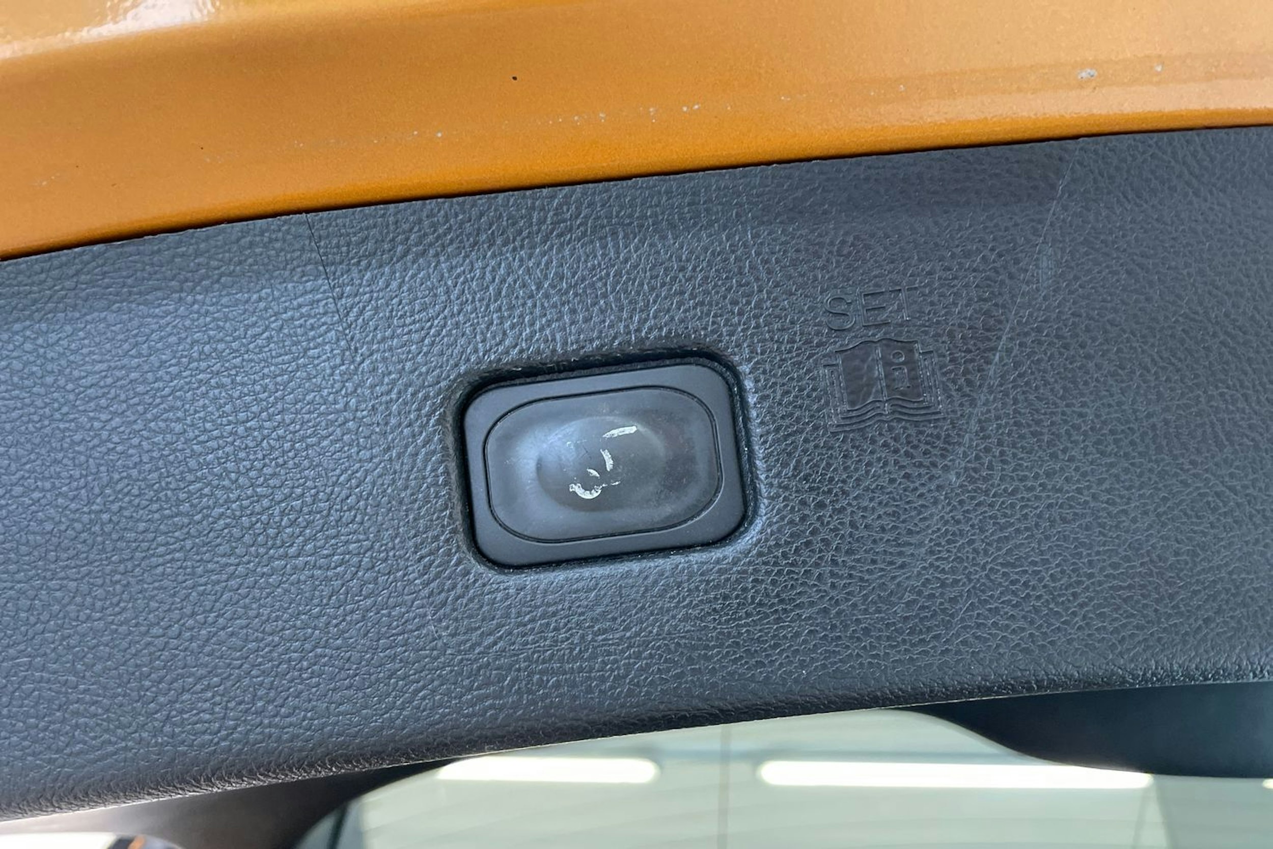 Oranssi Ford Edge 2016 kuva 37.