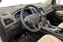 valkoinen Ford Edge 2017 kuva 6.