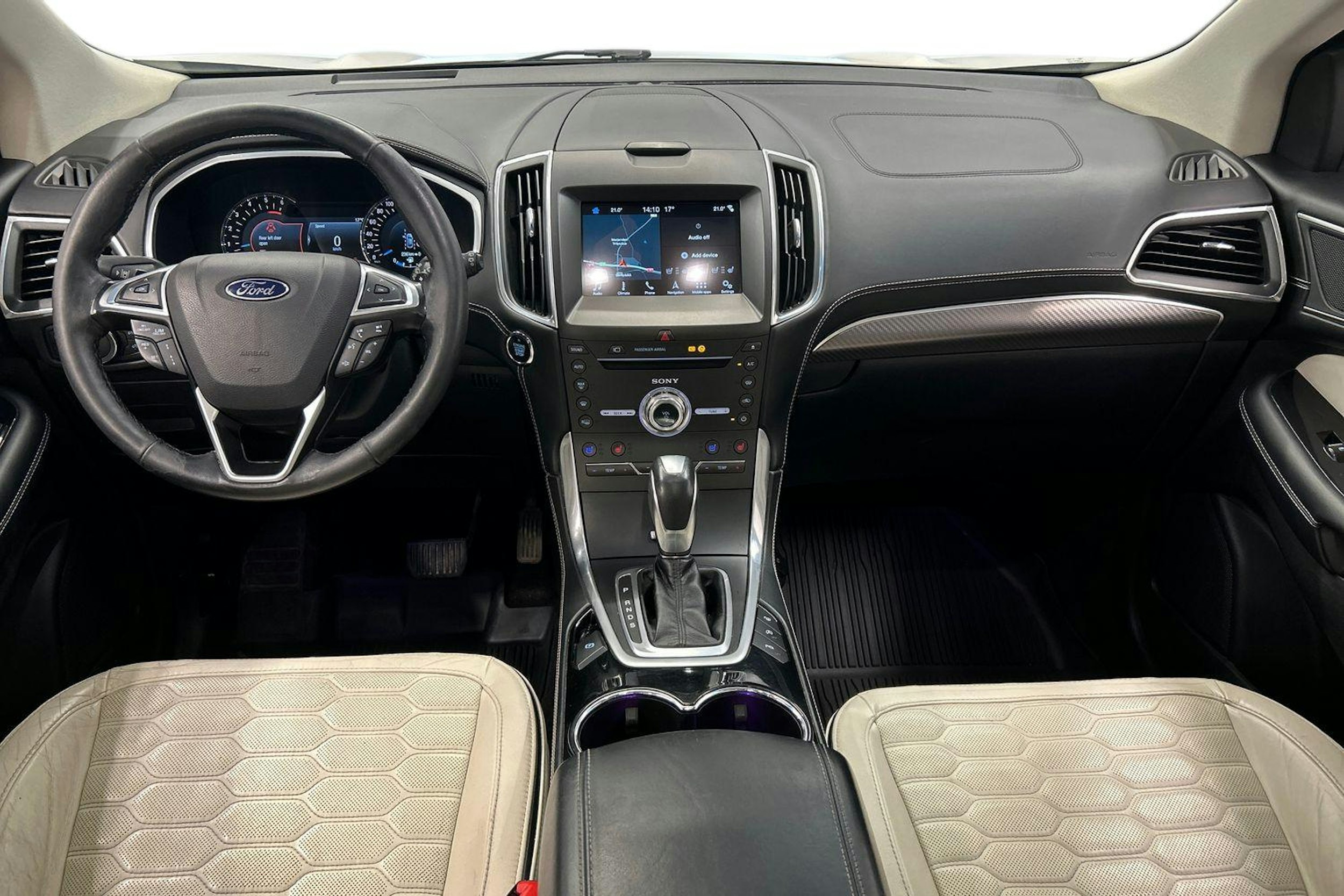 valkoinen Ford Edge 2017 kuva 7.