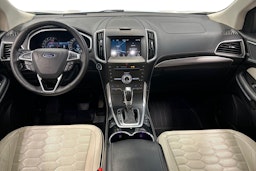 valkoinen Ford Edge 2017 kuva 7.