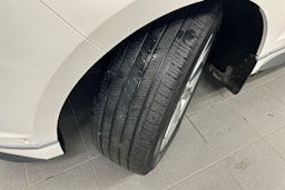 valkoinen Ford Edge 2017 kuva 10.