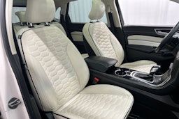 valkoinen Ford Edge 2017 kuva 11.