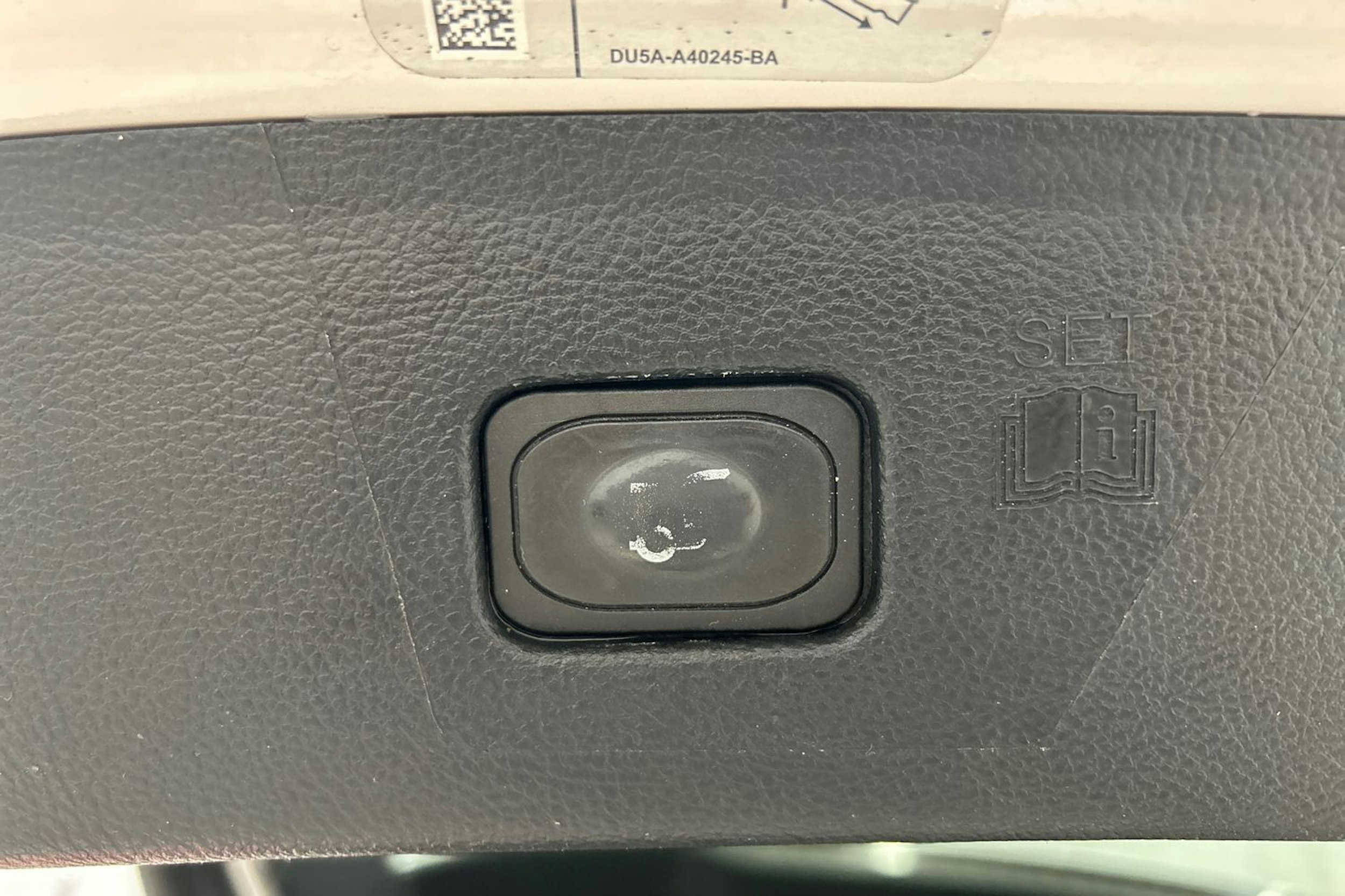 valkoinen Ford Edge 2017 kuva 14.