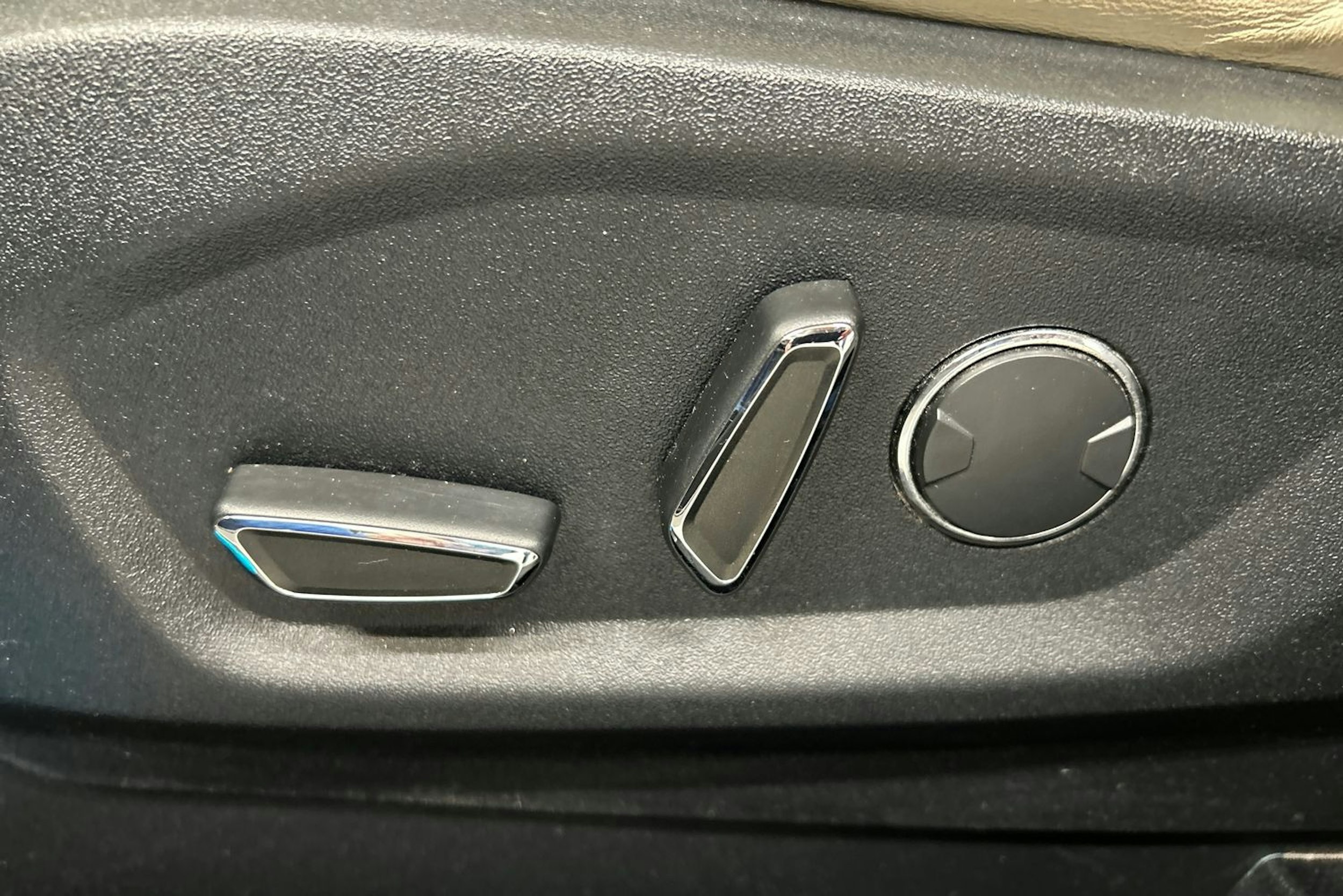 valkoinen Ford Edge 2017 kuva 16.
