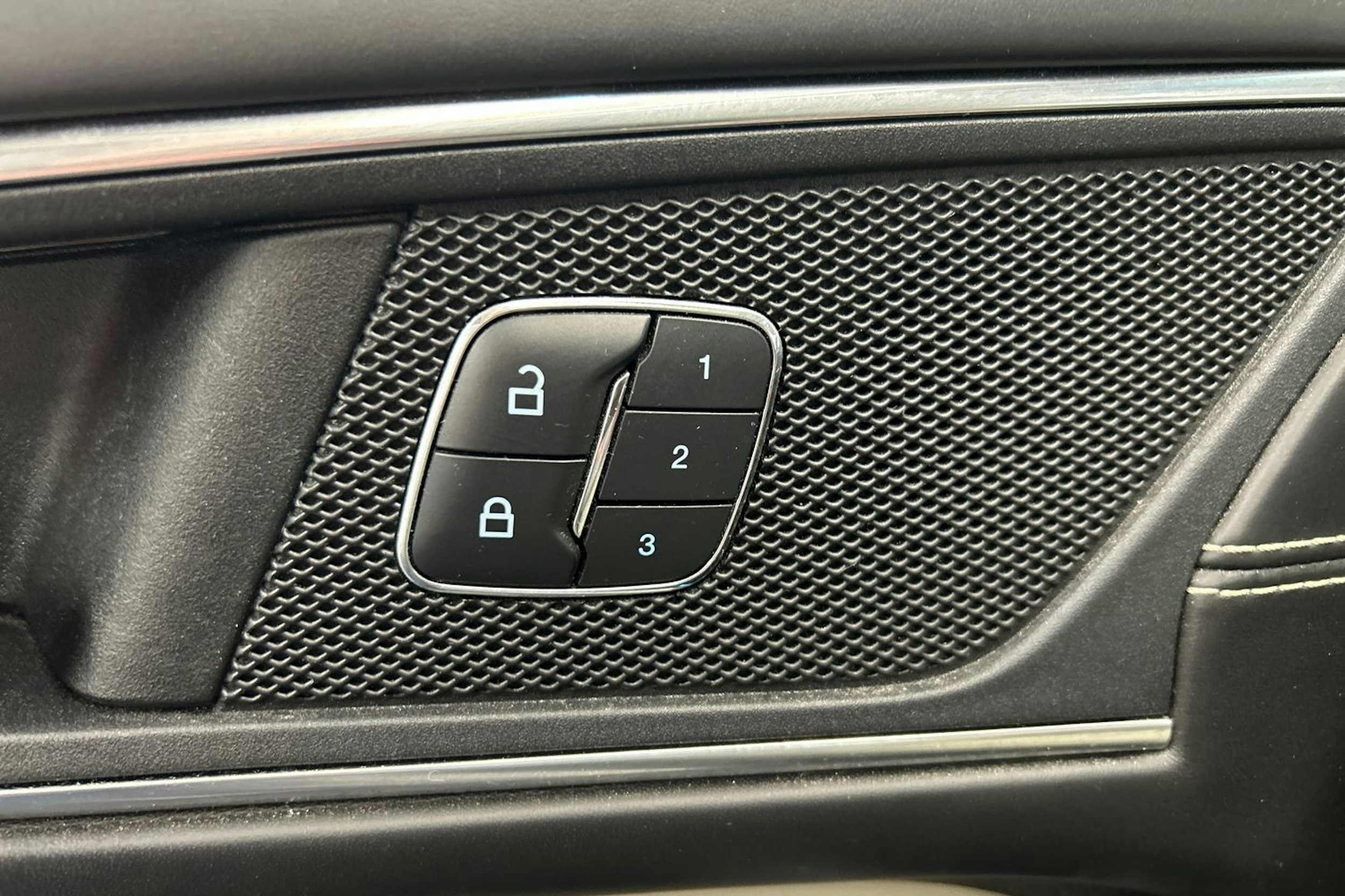 valkoinen Ford Edge 2017 kuva 17.