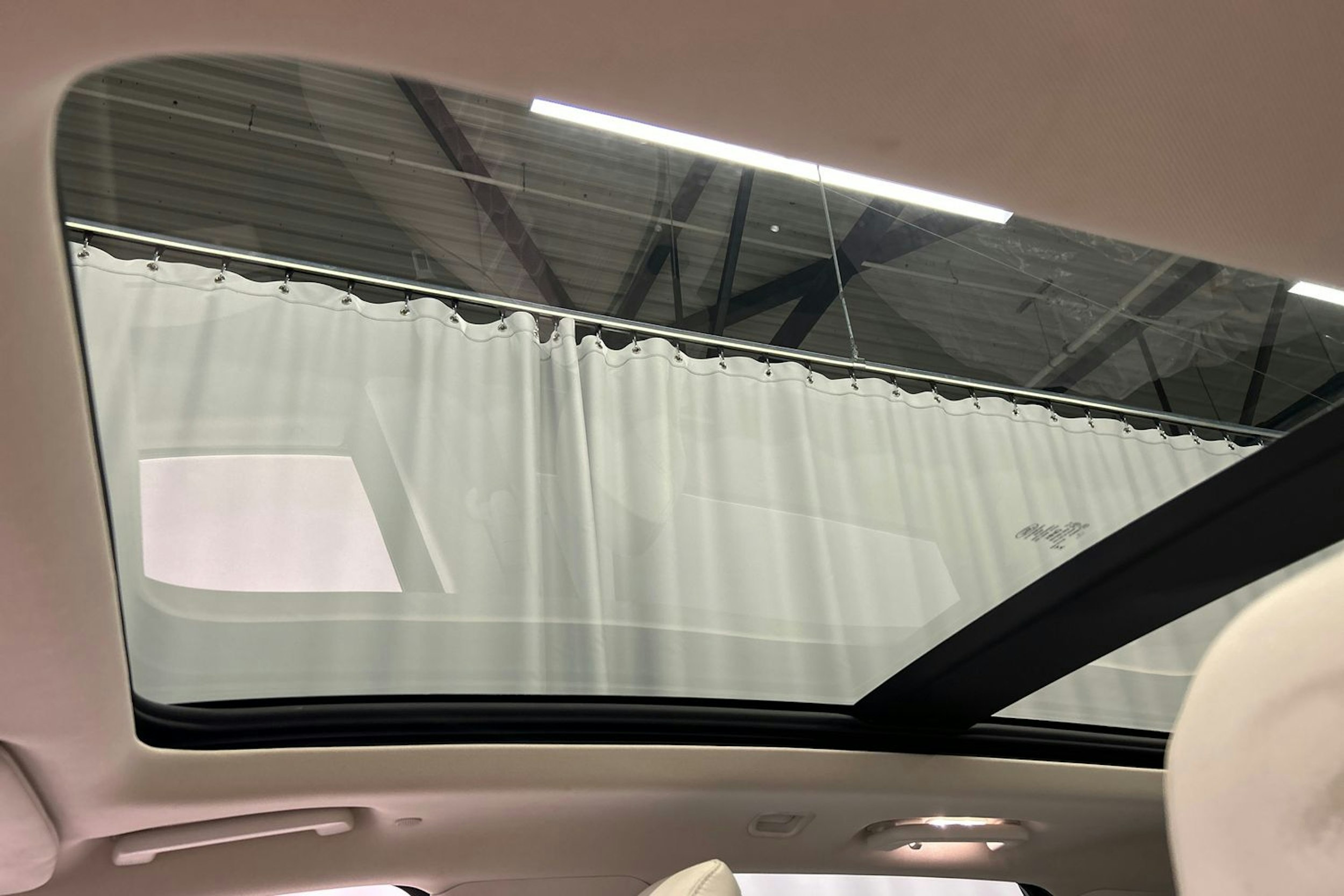 valkoinen Ford Edge 2017 kuva 18.