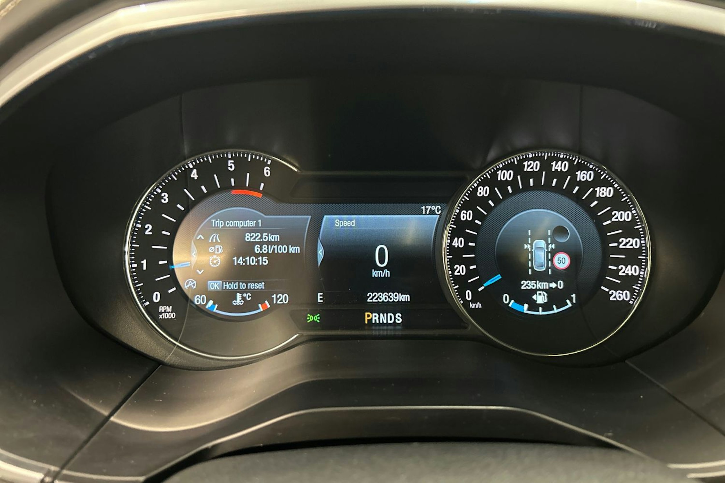 valkoinen Ford Edge 2017 kuva 19.