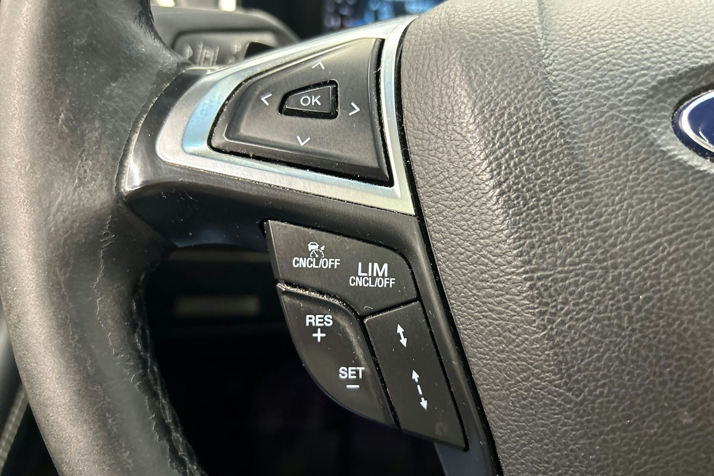 valkoinen Ford Edge 2017 kuva 20.