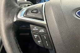 valkoinen Ford Edge 2017 kuva 20.