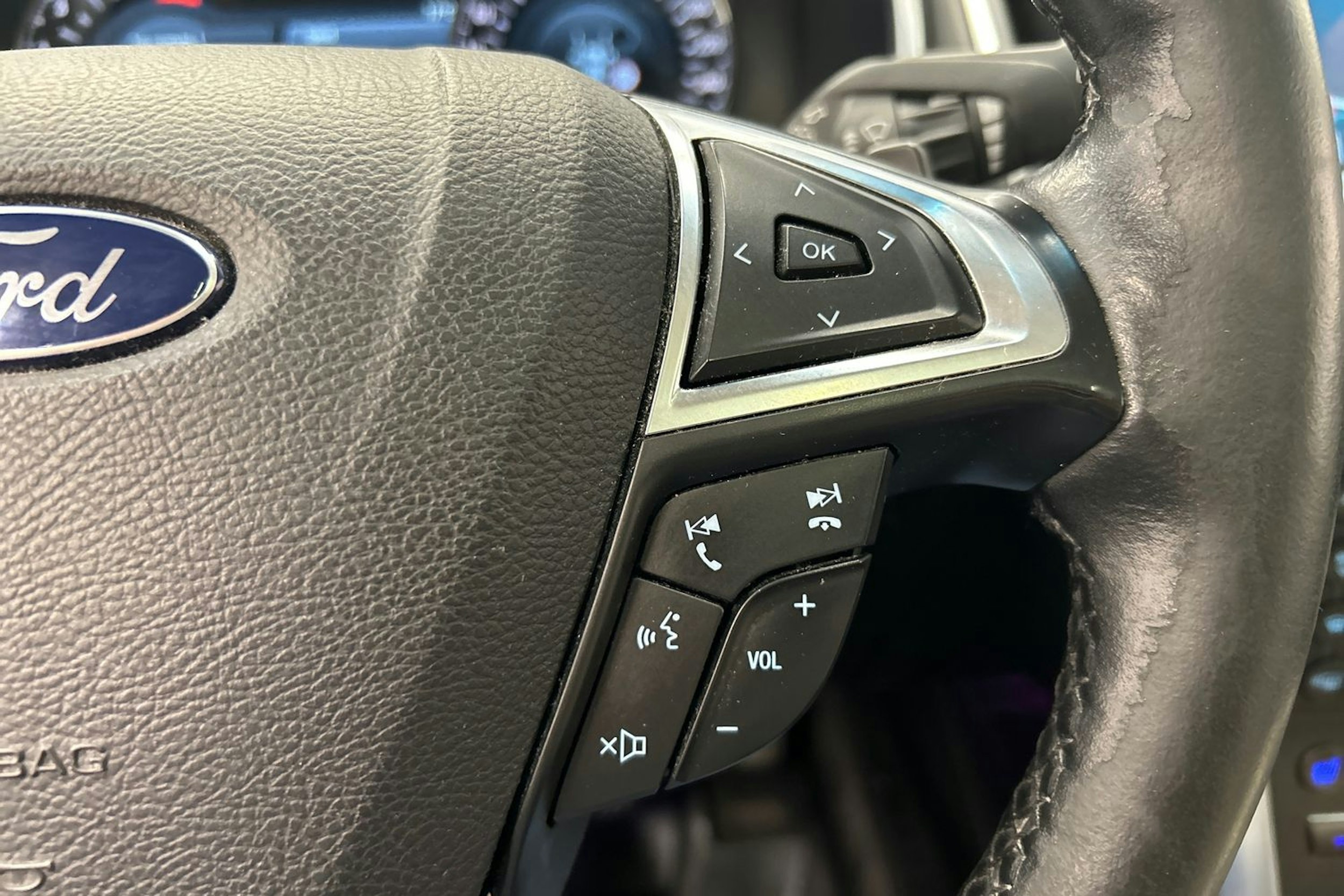 valkoinen Ford Edge 2017 kuva 21.