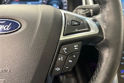 valkoinen Ford Edge 2017 kuva 21.