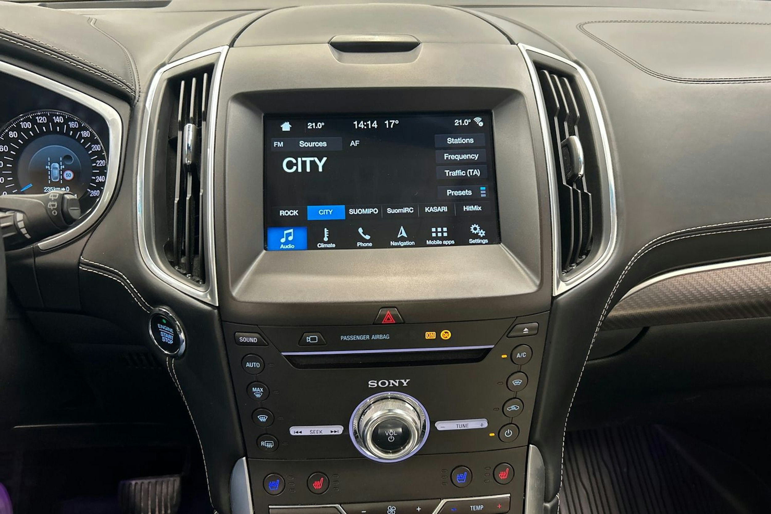 valkoinen Ford Edge 2017 kuva 22.