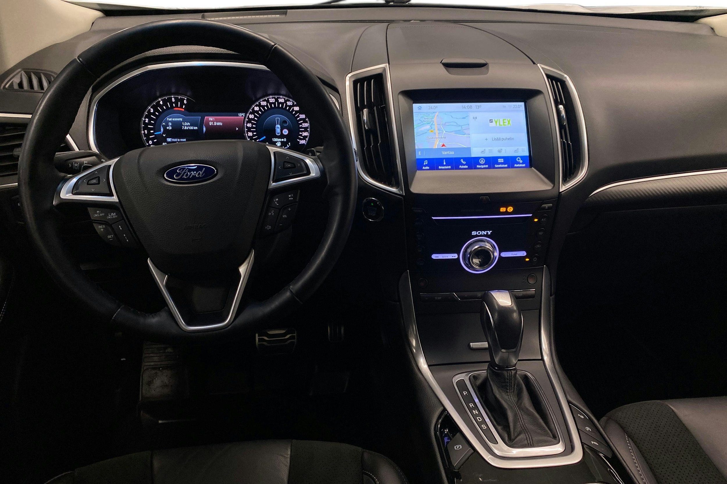 valkoinen Ford Edge 2017 kuva 9.
