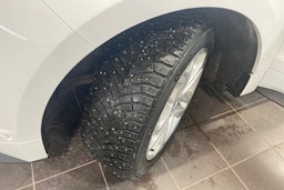 valkoinen Ford Edge 2017 kuva 13.