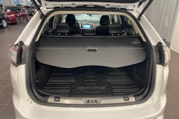 valkoinen Ford Edge 2017 kuva 14.