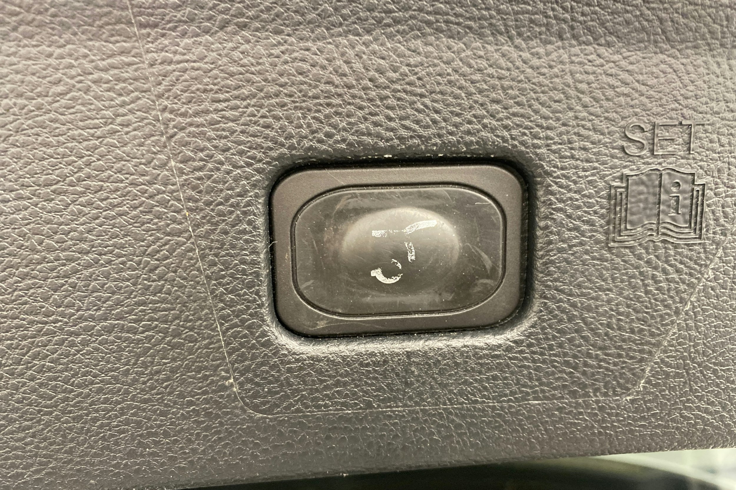 valkoinen Ford Edge 2017 kuva 15.