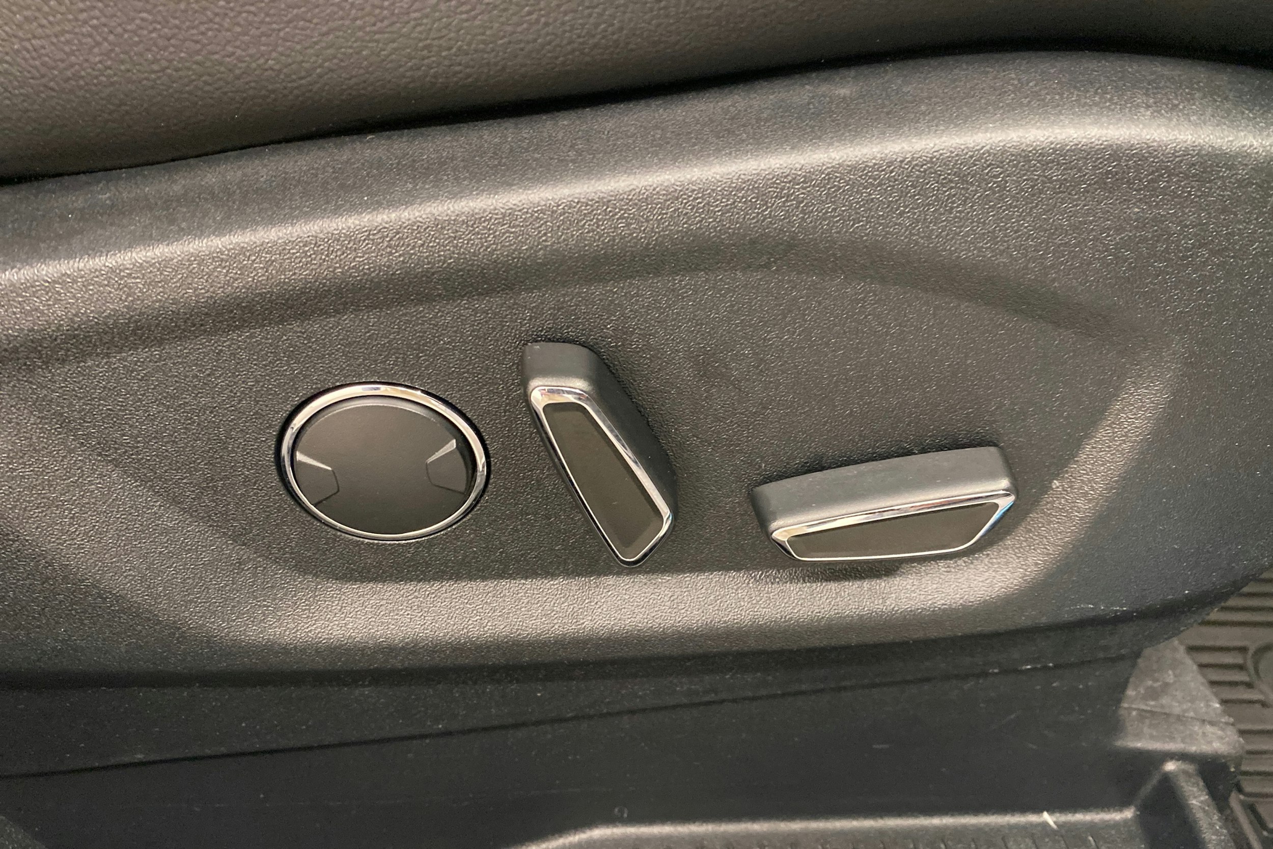 valkoinen Ford Edge 2017 kuva 18.