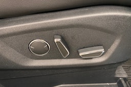 valkoinen Ford Edge 2017 kuva 18.