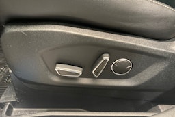 valkoinen Ford Edge 2017 kuva 19.