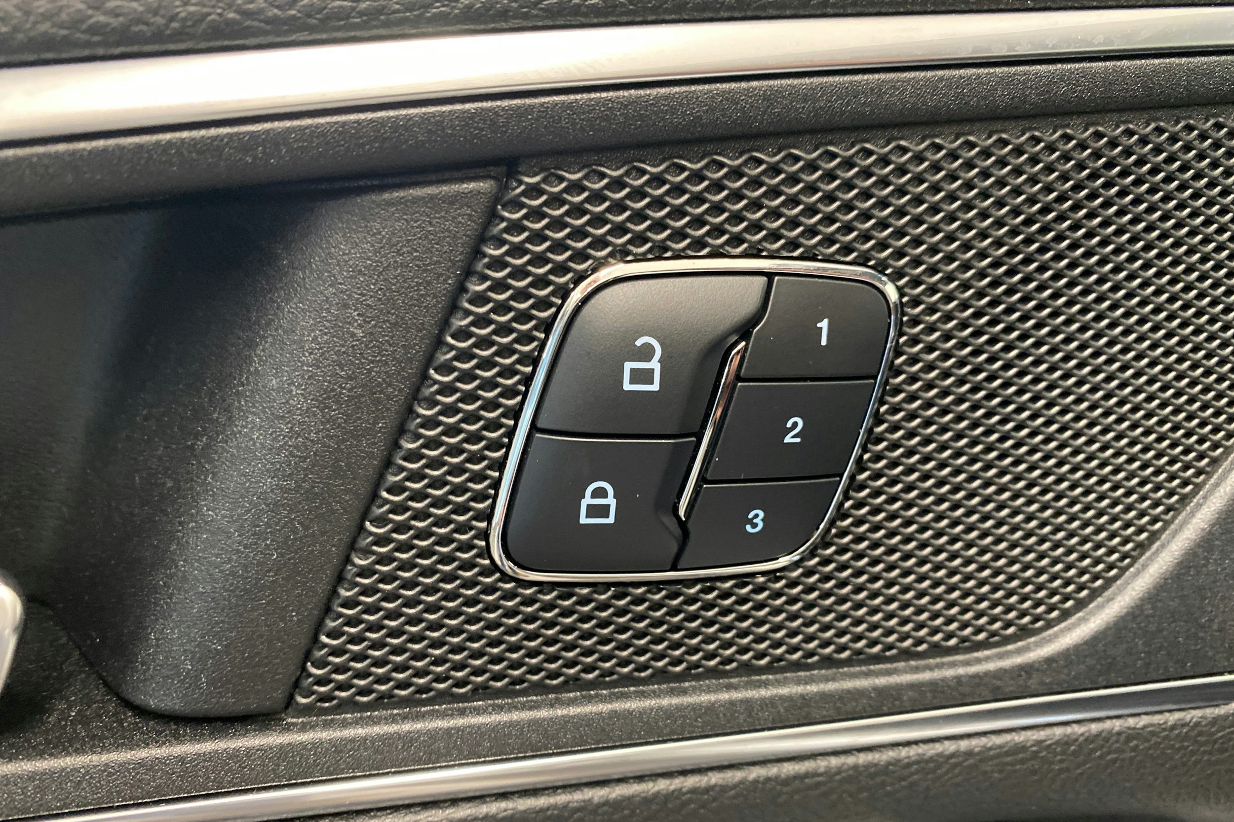 valkoinen Ford Edge 2017 kuva 20.