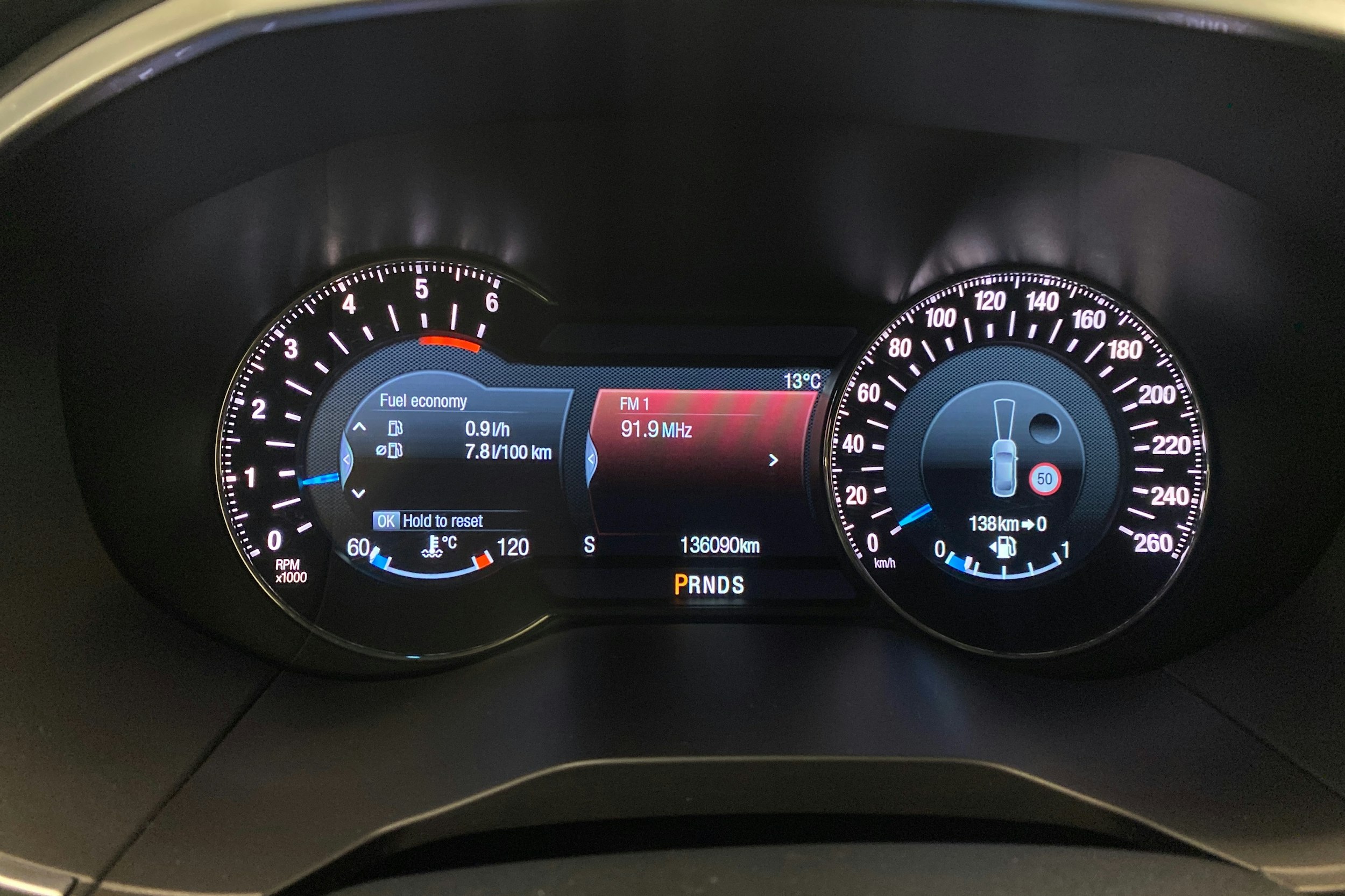 valkoinen Ford Edge 2017 kuva 21.