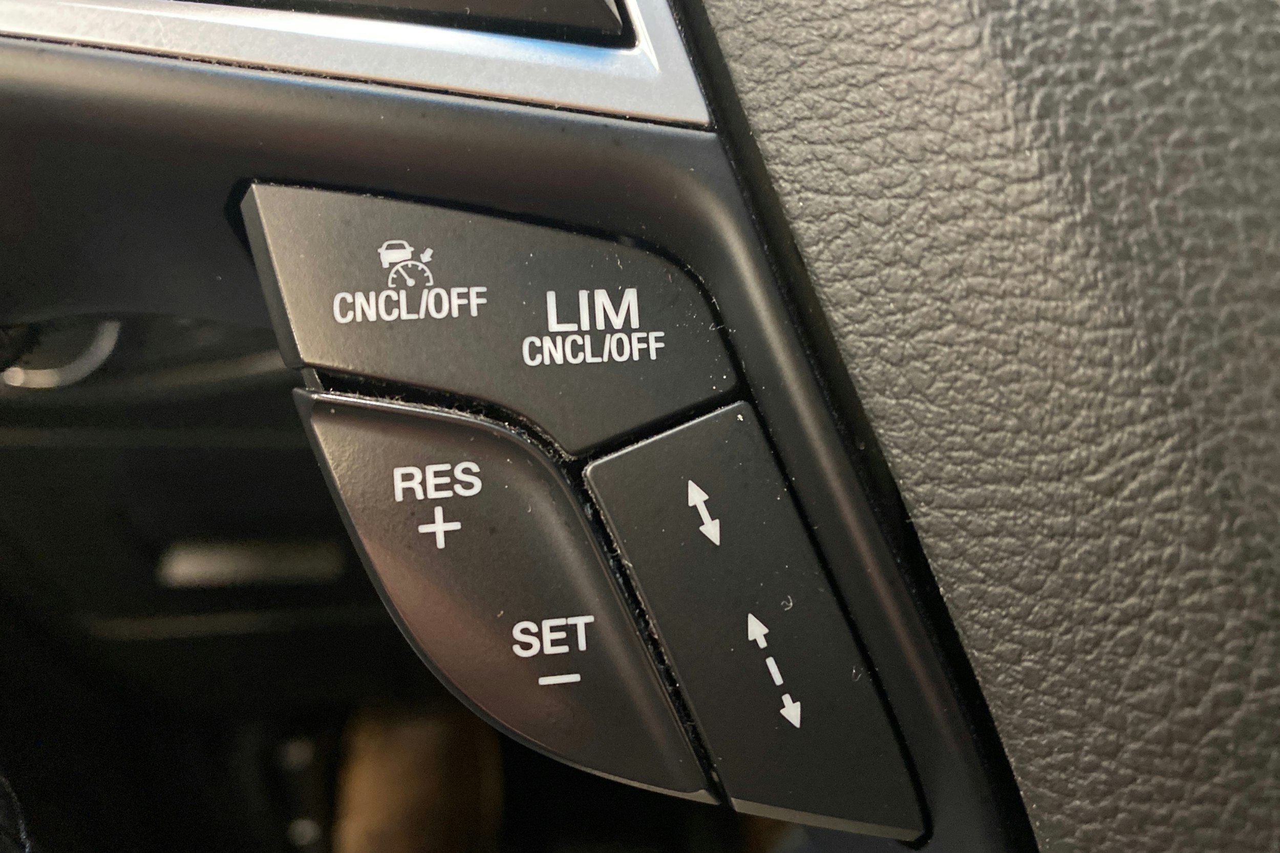 valkoinen Ford Edge 2017 kuva 22.