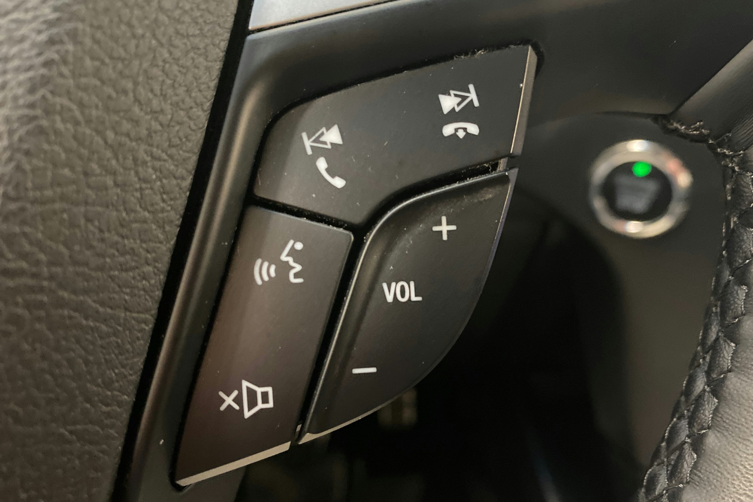 valkoinen Ford Edge 2017 kuva 23.