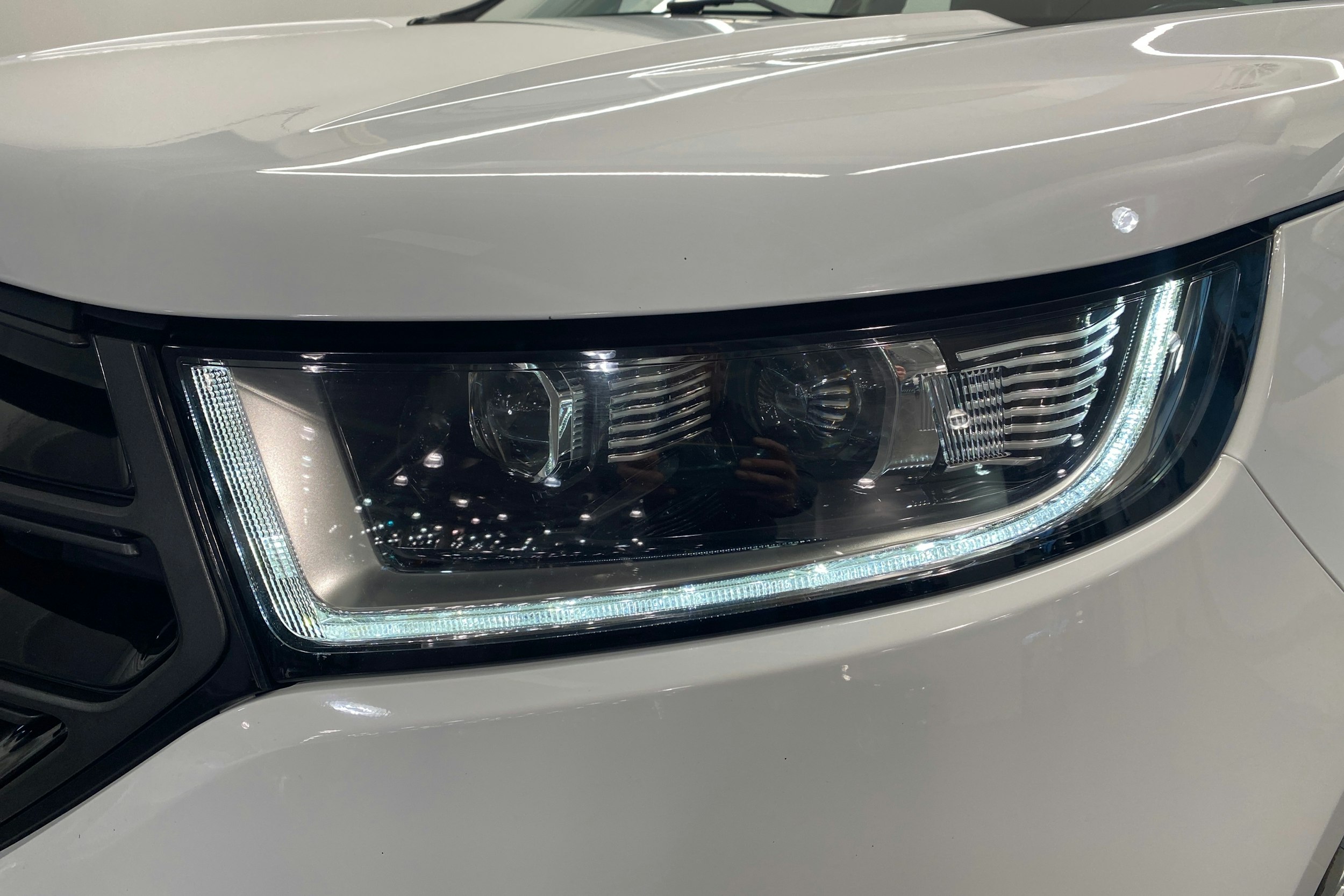 valkoinen Ford Edge 2017 kuva 32.