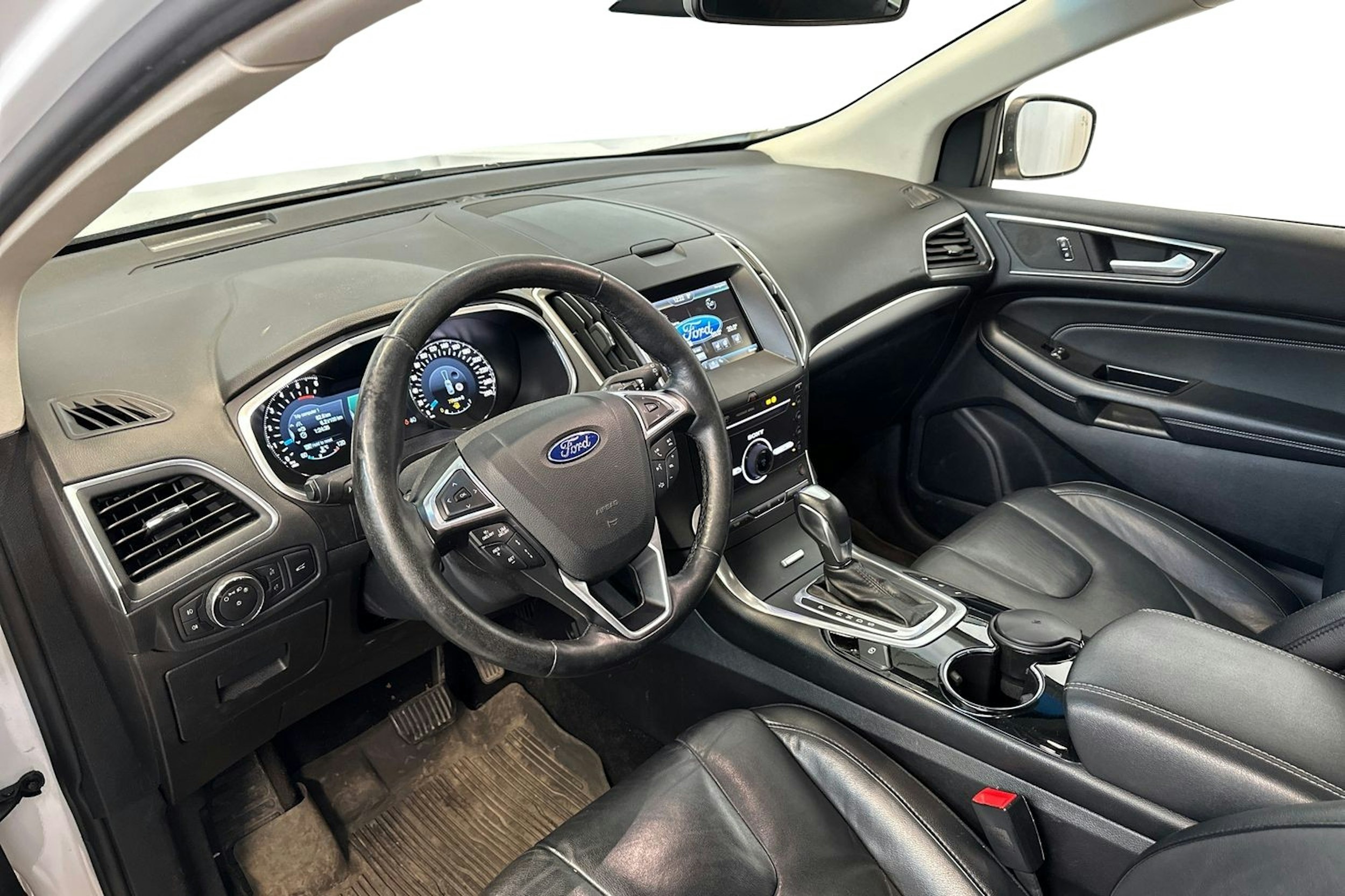 valkoinen Ford Edge 2017 kuva 3.