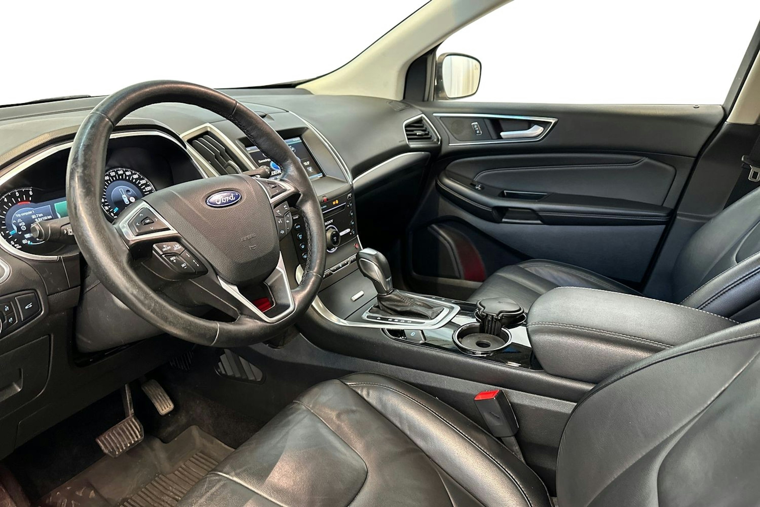 valkoinen Ford Edge 2017 kuva 7.