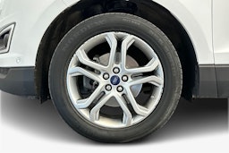 valkoinen Ford Edge 2017 kuva 11.