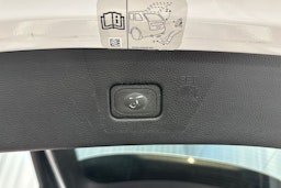valkoinen Ford Edge 2017 kuva 16.