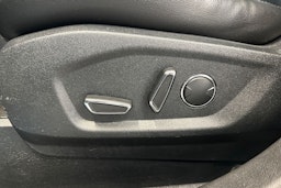 valkoinen Ford Edge 2017 kuva 18.