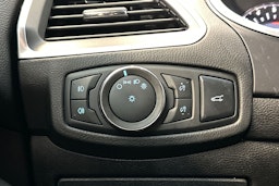 valkoinen Ford Edge 2017 kuva 19.