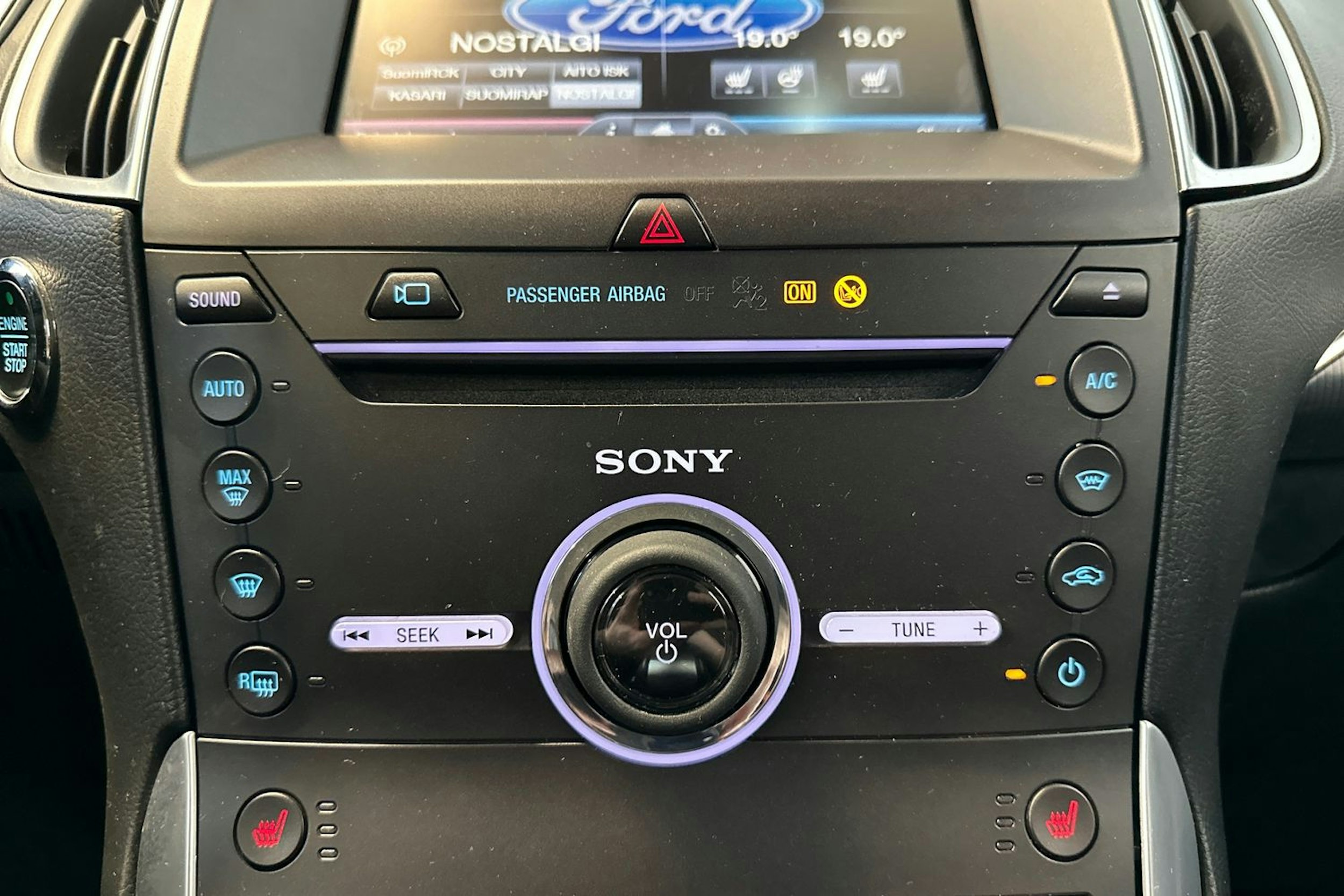 valkoinen Ford Edge 2017 kuva 26.