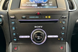 valkoinen Ford Edge 2017 kuva 26.