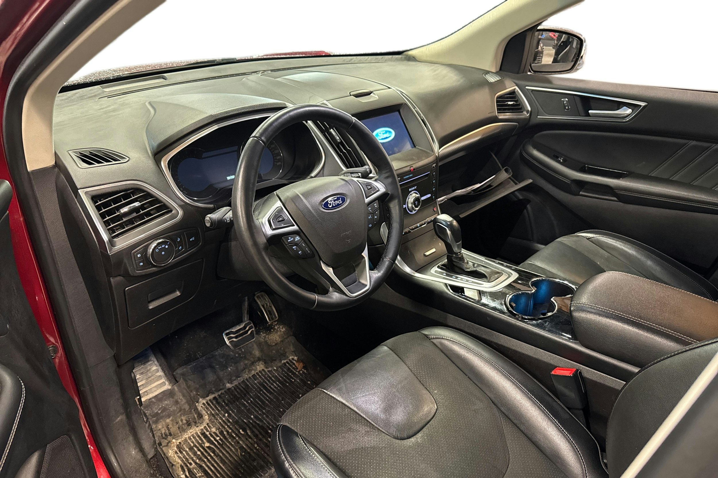 punainen Ford Edge 2018 kuva 3.