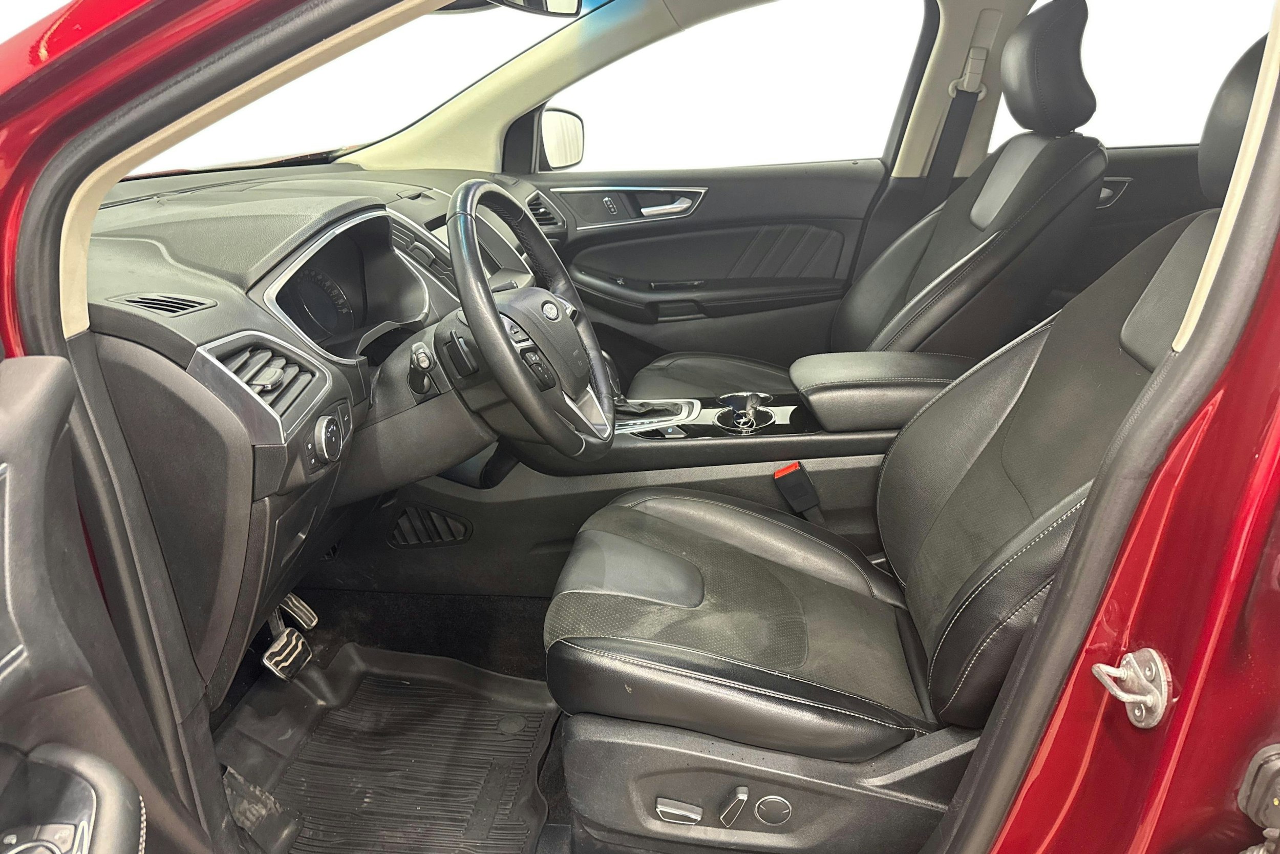 punainen Ford Edge 2018 kuva 7.